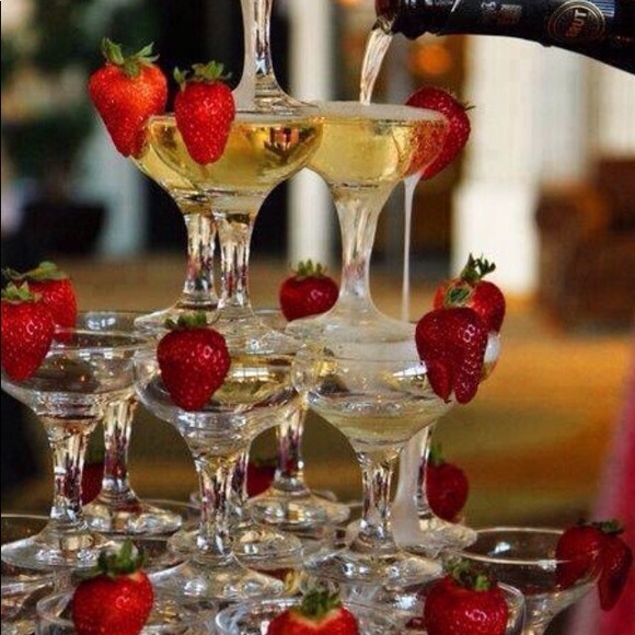 Meet your Posher, Monica - Picture 2 of 3